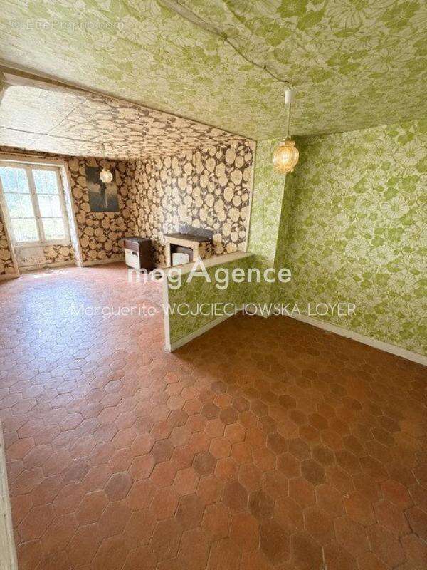 Maison de ville en pierre avec double garage - Fort potentiel - photo 12