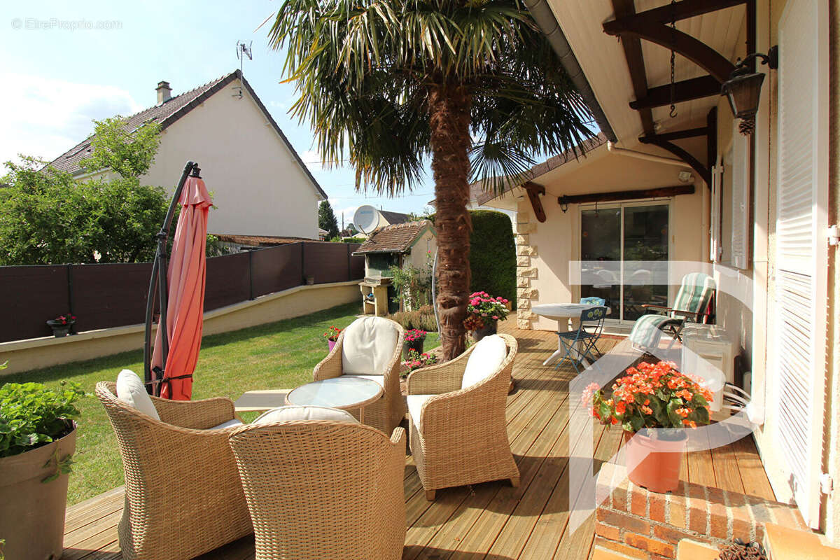 Maison à CHEVRIERES