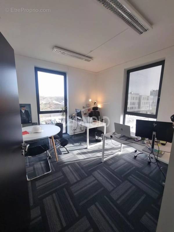 Commerce à SAINT-SEBASTIEN-SUR-LOIRE