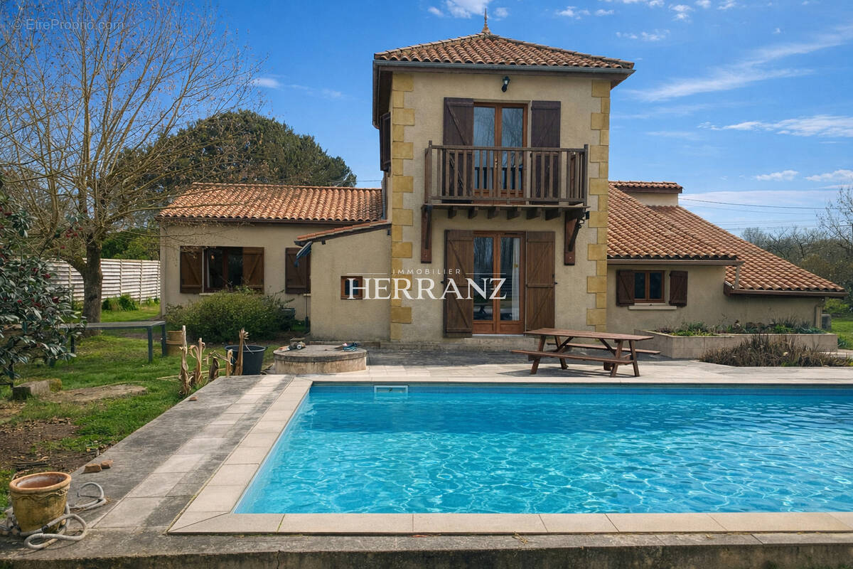 Maison à MENESPLET