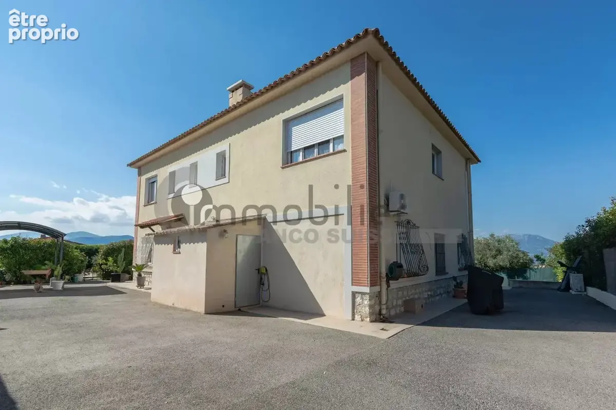 Appartement de 118m² avec piscine privative, terrasse, jardin et stationnements - photo 27