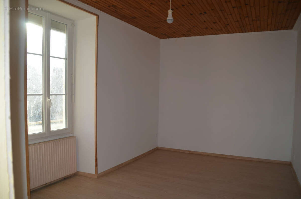 Maison en pierres de plain-pied à rénover - ST JEAN D HERMINE - 85210 - photo 6