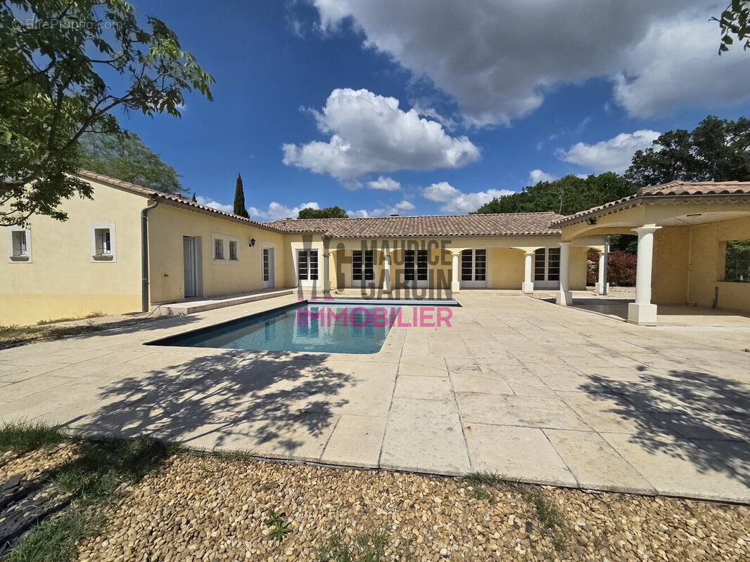 Maison à L'ISLE-SUR-LA-SORGUE