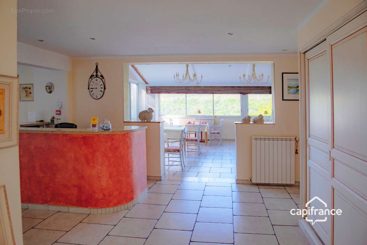 Maison d'hôtes de charme avec piscine à vendre à BAGNOLS EN FORET (83) - photo 7