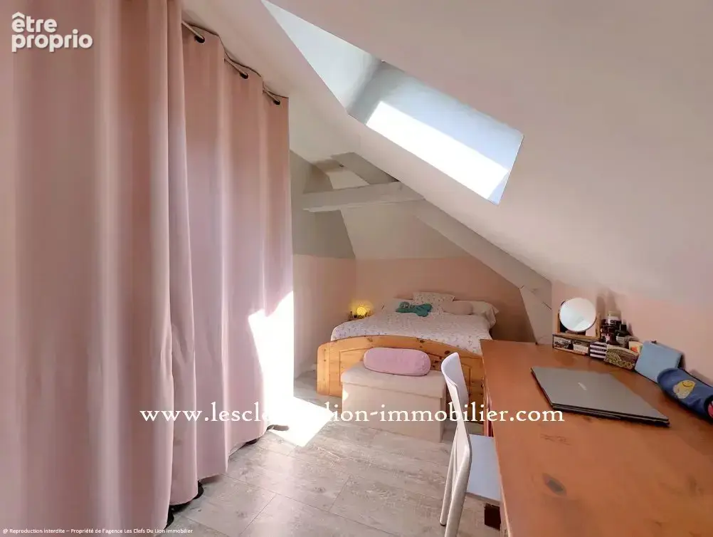 Maison traditionnelle de 2019 sur parc boisé. - photo 15