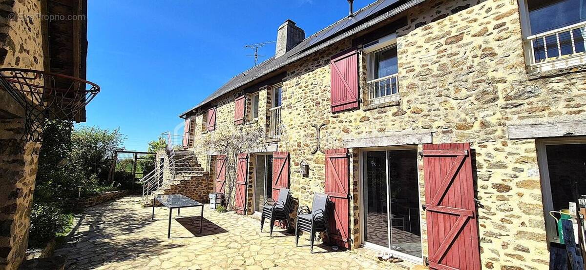 Maison à SAINT-GERMAIN-LE-FOUILLOUX