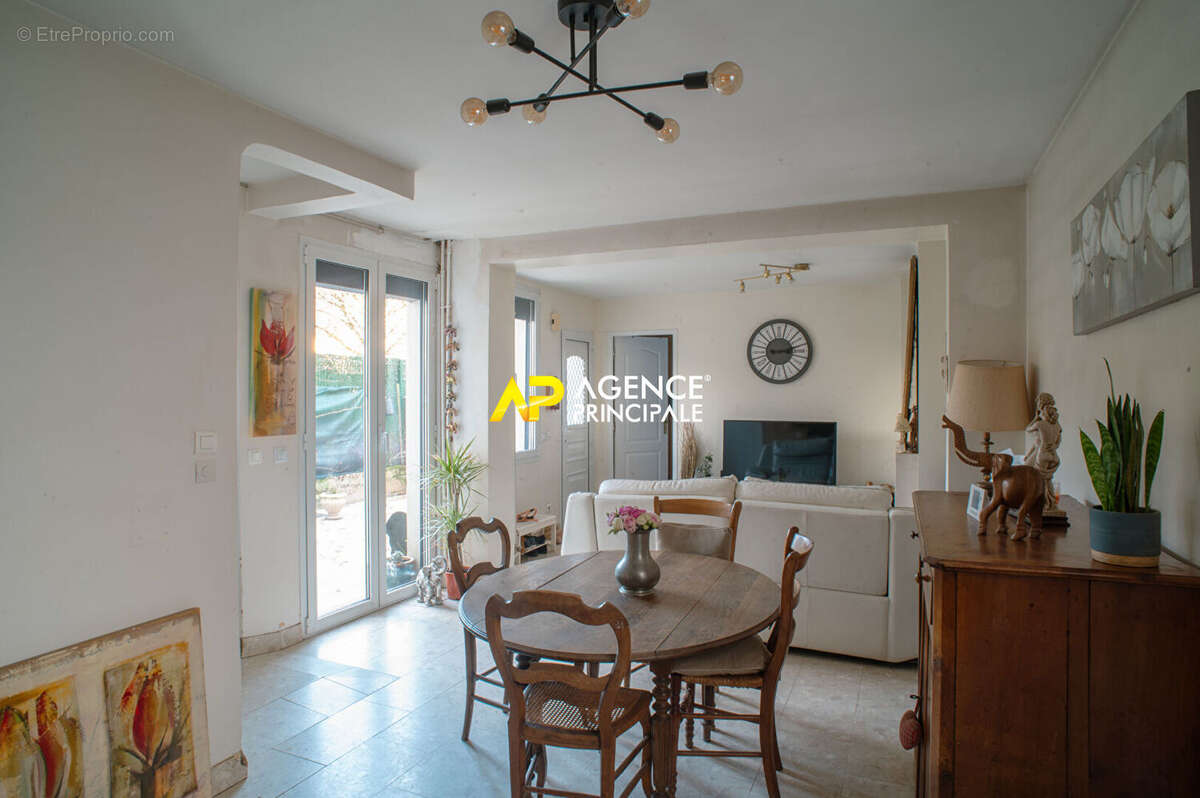 Maison à SARTROUVILLE