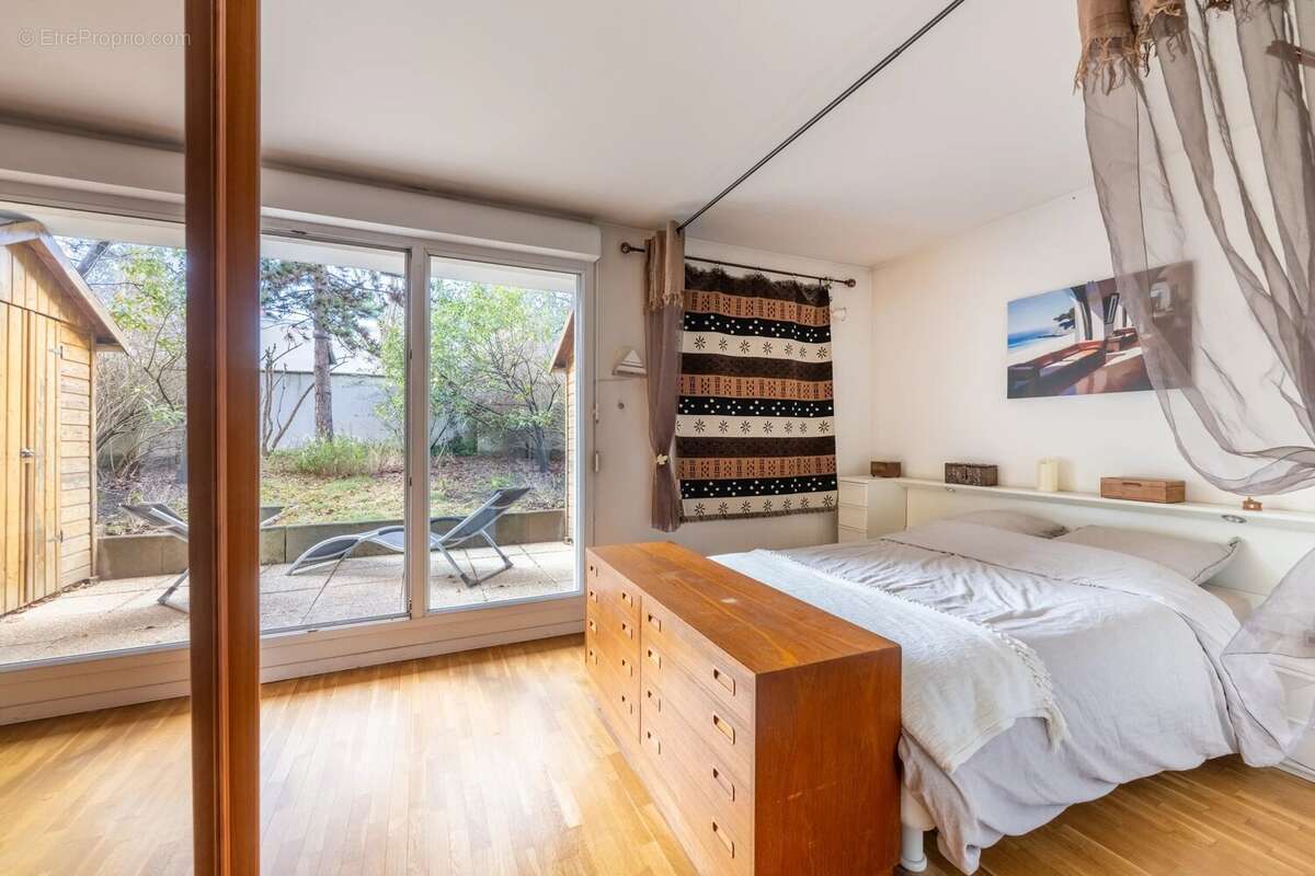 Appartement à COURBEVOIE