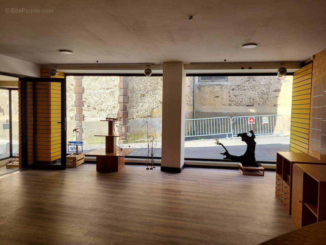 Commerce à MONDOUBLEAU