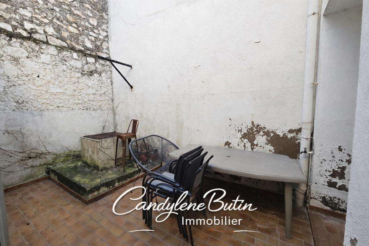 Beaux volumes et fort potentiel ,maison de caractère en coeur de village - photo 8