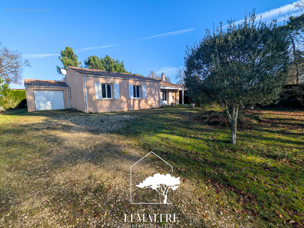 Maison à LES MATHES