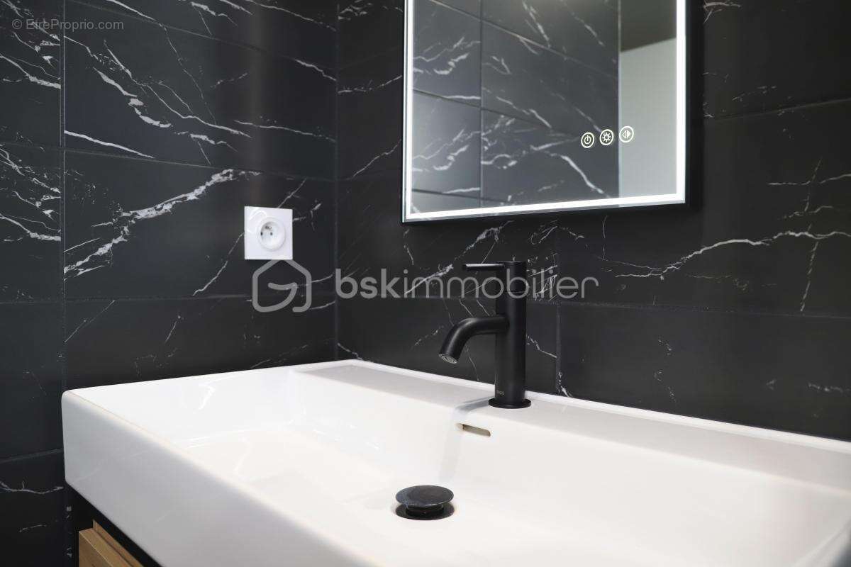 Maison à PONT-EVEQUE