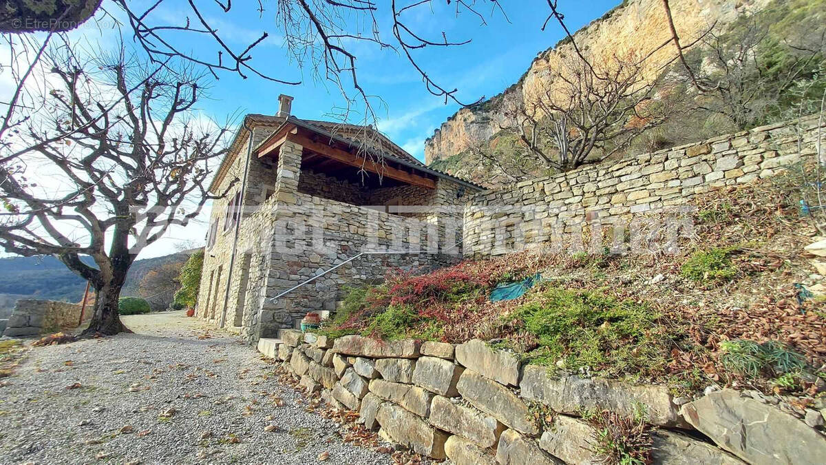 Maison à SAINT-FERREOL-TRENTE-PAS