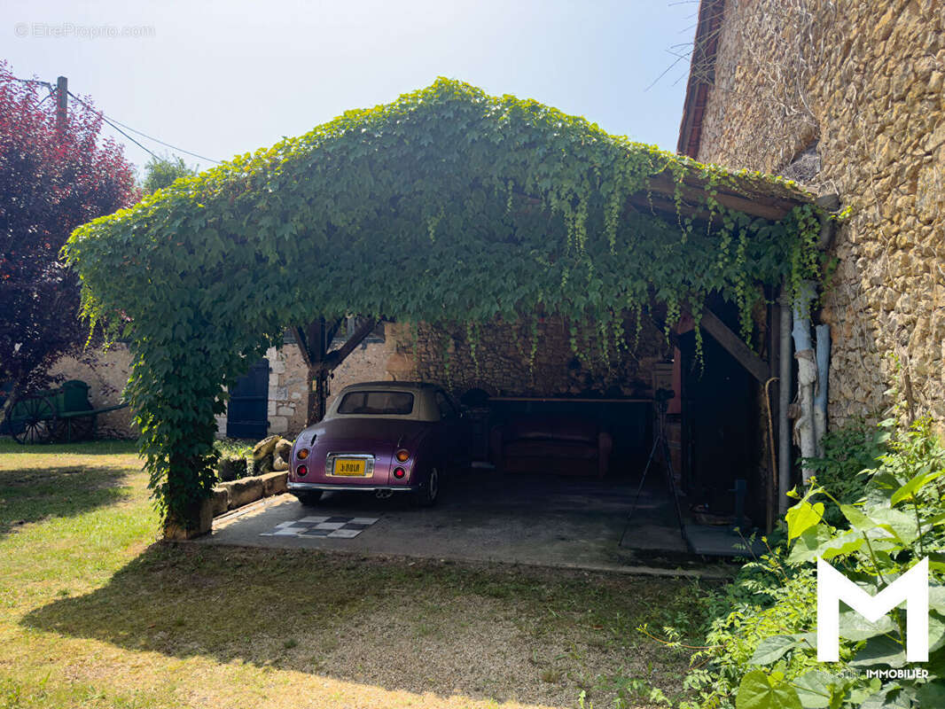 Maison à ANTONNE-ET-TRIGONANT