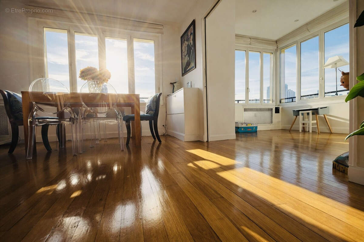 appartement à Neuilly sur Seine au dernier étage - Appartement à NEUILLY-SUR-SEINE