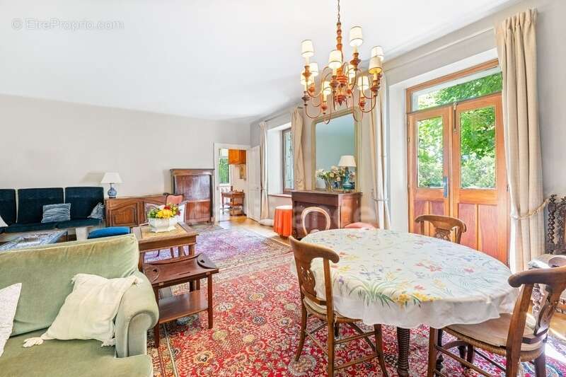 Dpt Ain (01), à vendre proche de GEX  maison P6 de 197 m² - Terrain de 1300 m² - photo 6