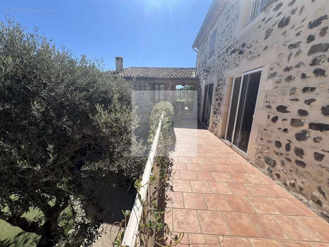 Maison à ALBA-LA-ROMAINE