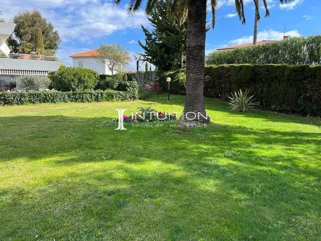 Cannes - Croix-des-Gardes : Appartement rez-de-jardin dans une résidence avec piscine d'une superficie totale de 44,06 m² - photo 9
