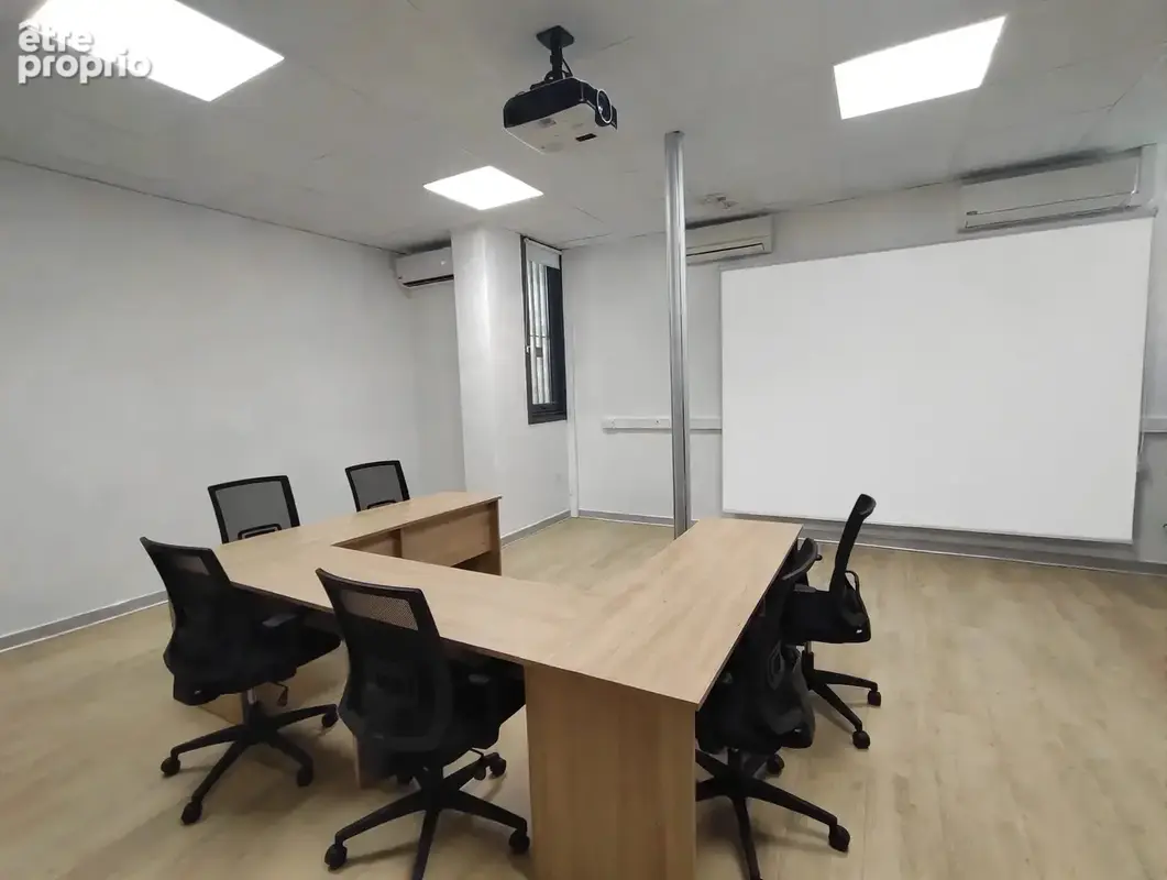 9D PROJECTION BUREAU 24.65 M²