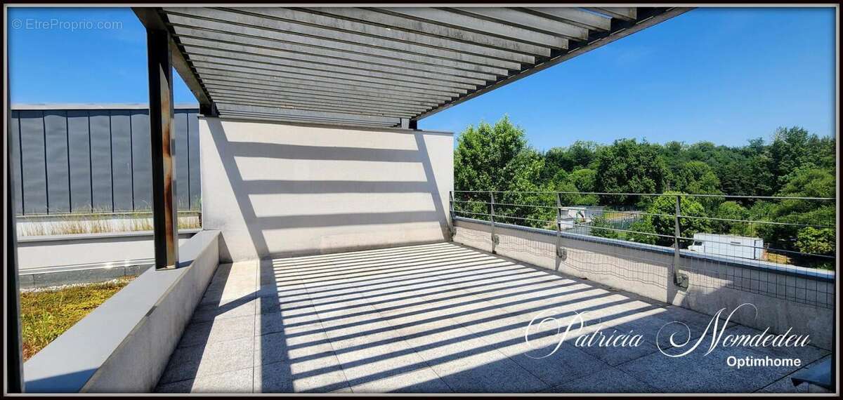 Dernier étage avec ascenseur et superbe terrasse T3 JURANCON (64) - photo 2