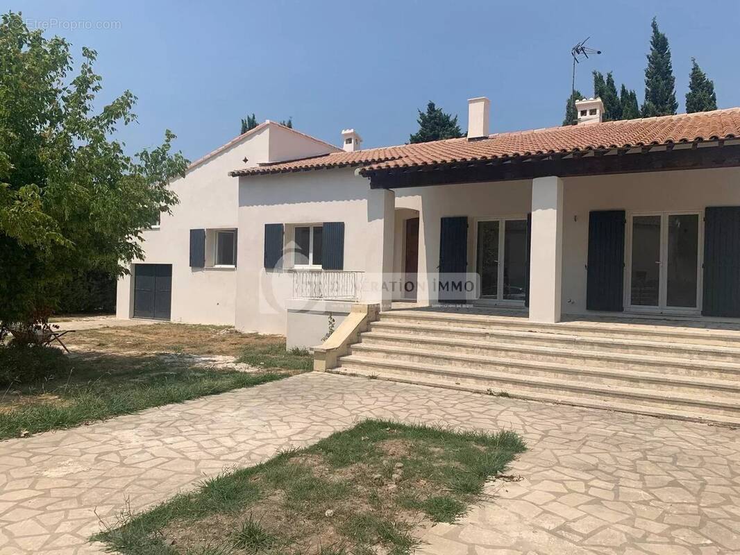 Maison à FONTVIEILLE