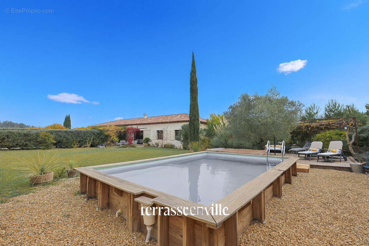 Maison à SIMIANE-COLLONGUE