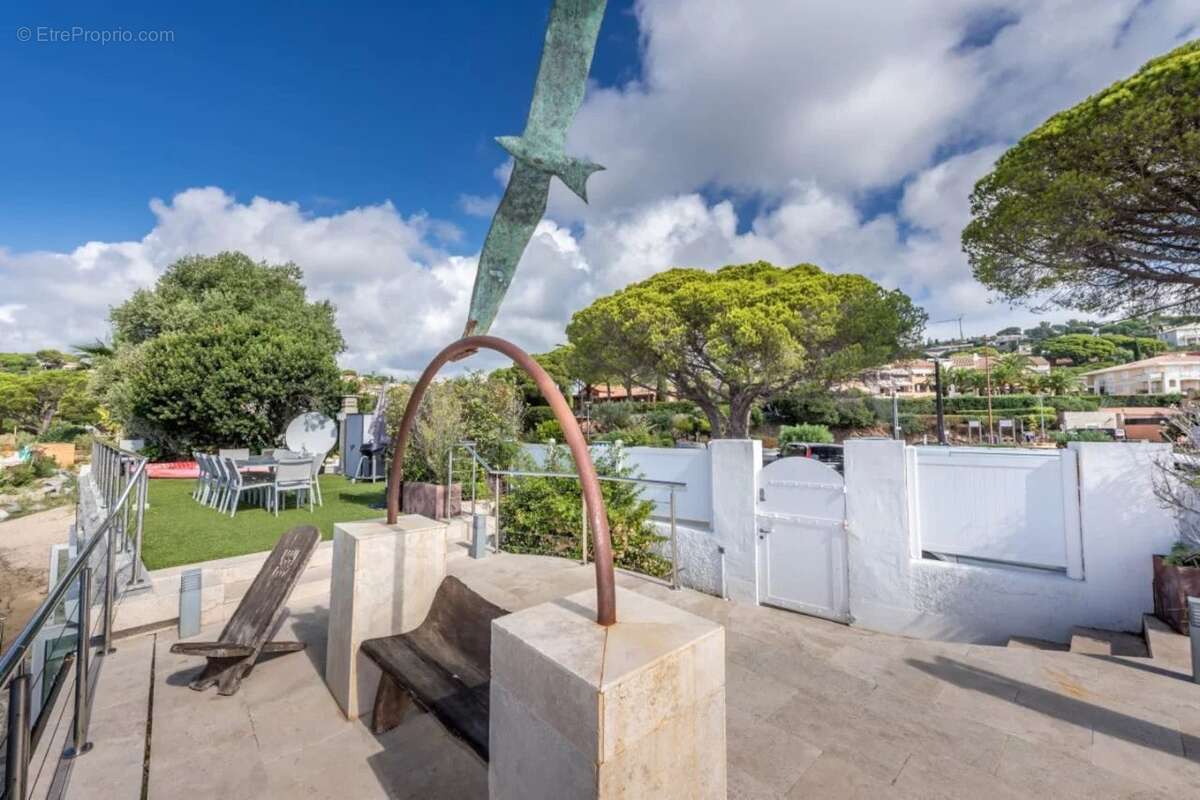 Maison à ROQUEBRUNE-SUR-ARGENS