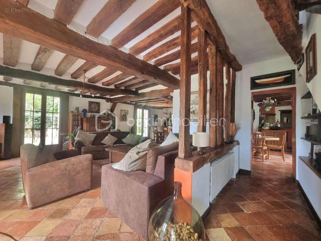 Maison à SAINT-CYR-SUR-MORIN