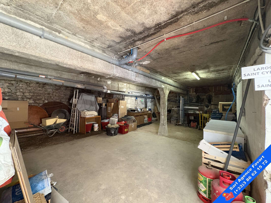 Appartement à LAROCHE-SAINT-CYDROINE