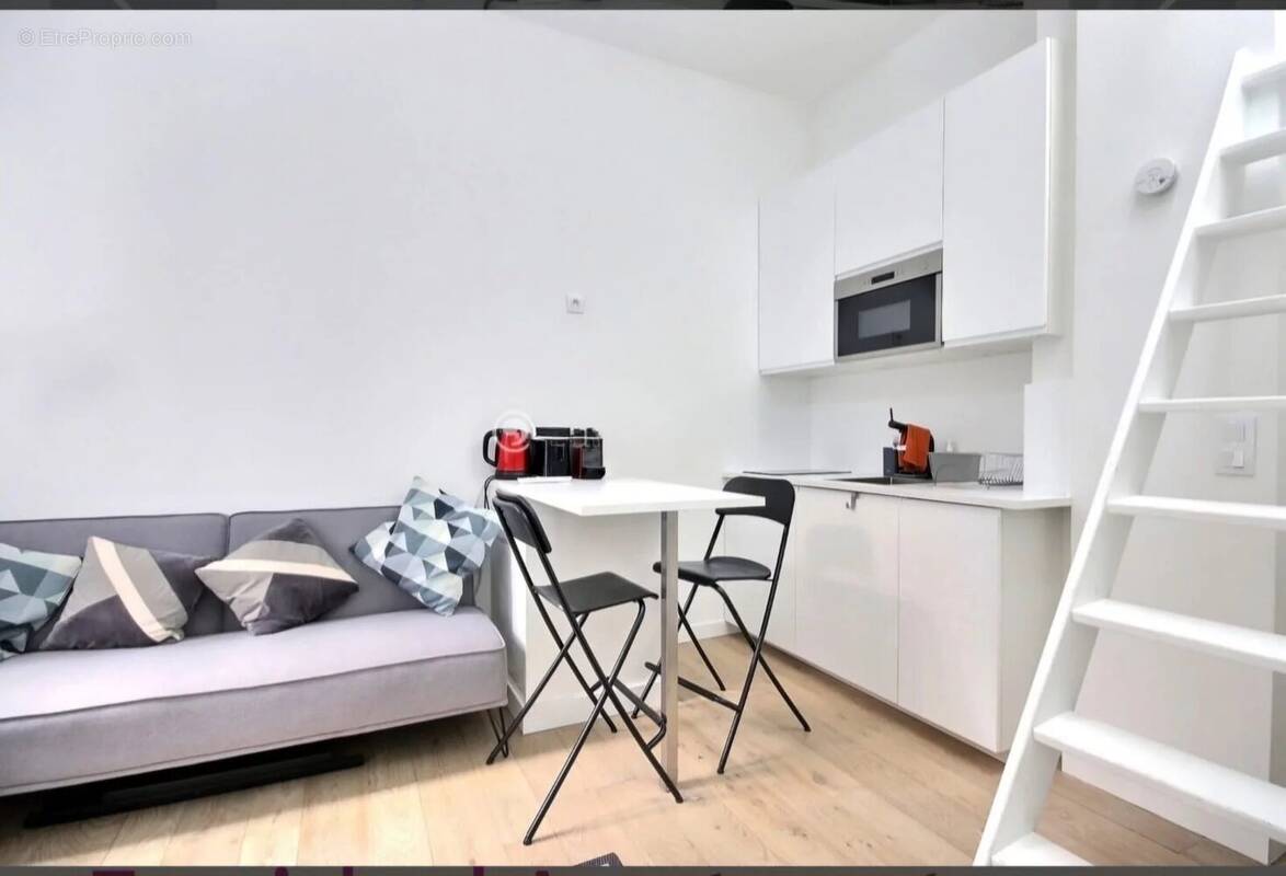 Appartement à PARIS-16E
