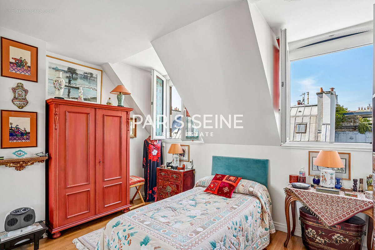Appartement à PARIS-1E