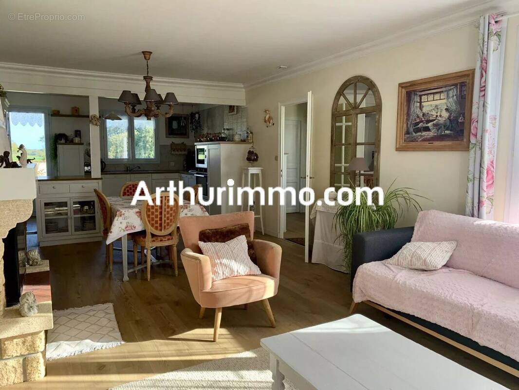 Maison à COMBRAND