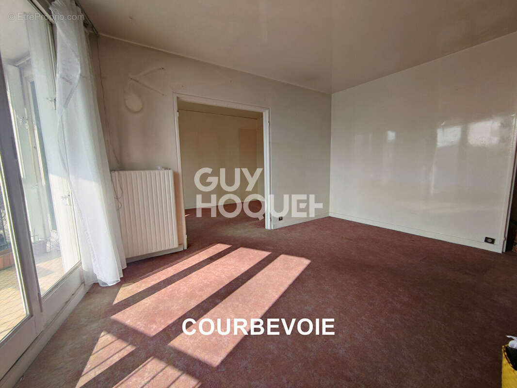 Appartement à COURBEVOIE