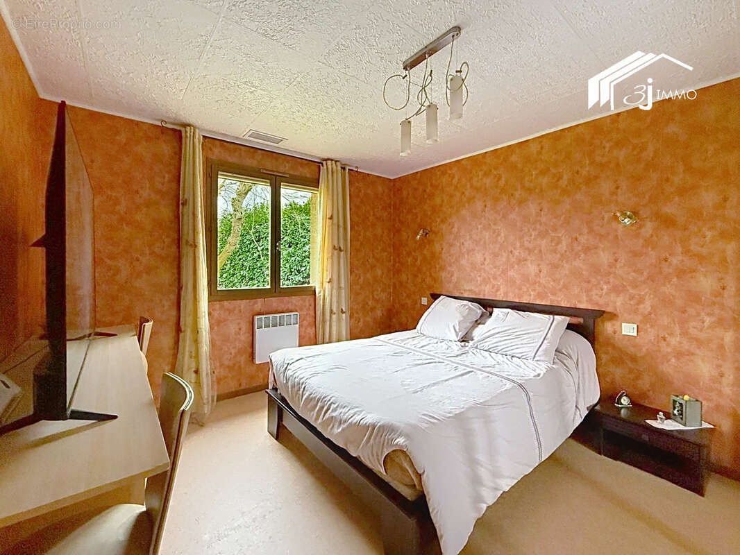 Maison à PINS-JUSTARET