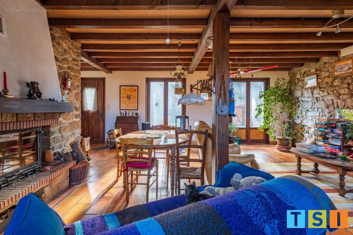 MONTEGUT-PLANTAUREL  Maison avec vue panoramique, authenticité et potentiel - photo 5