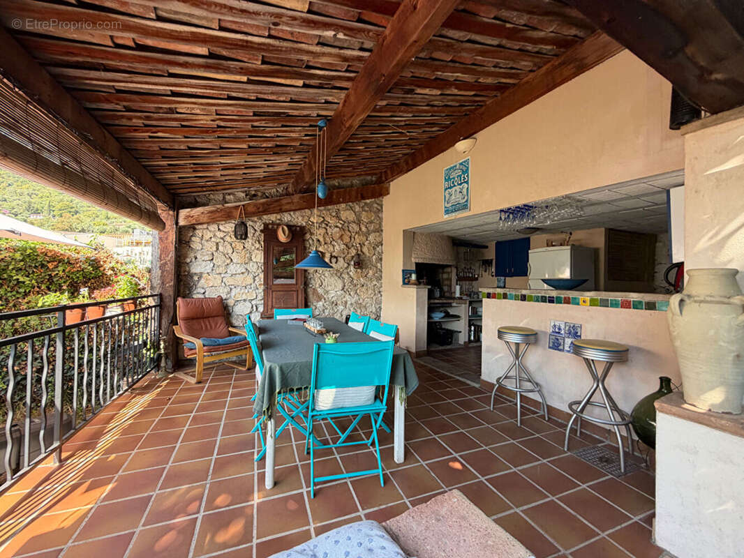 Le Broc : Maison de village 5 Pièces avec dépendance et jardin - photo 4