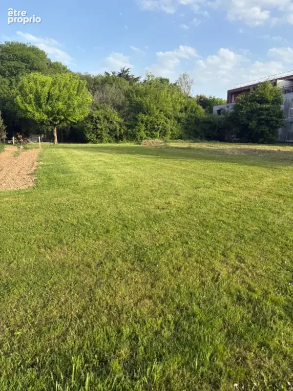 Terrain à SAINT-SEURIN-SUR-L'ISLE