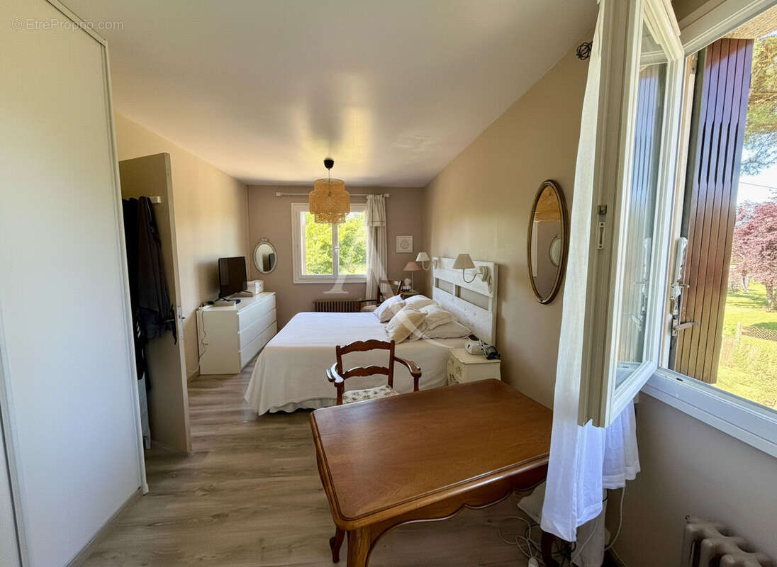 Maison rénovée de 106 m² sur plus de 3 400 m² de terrain clos - photo 5