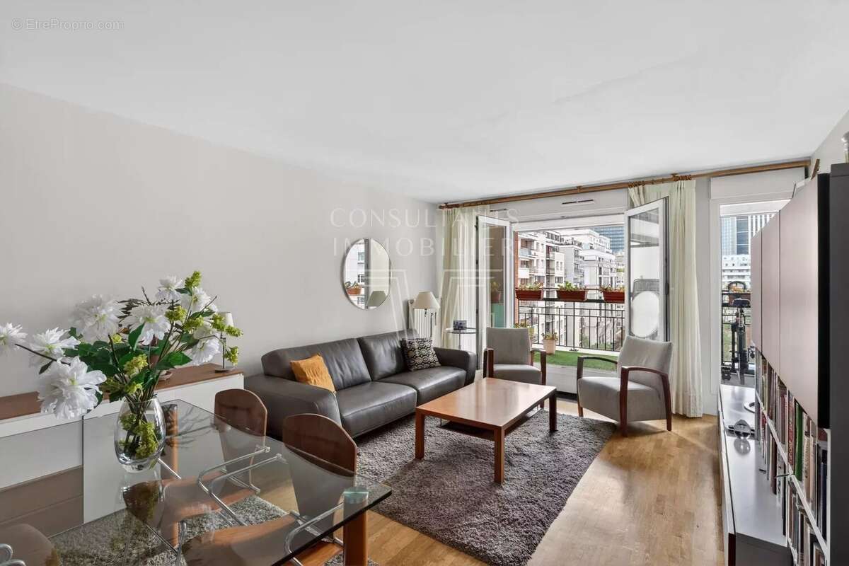Appartement à COURBEVOIE