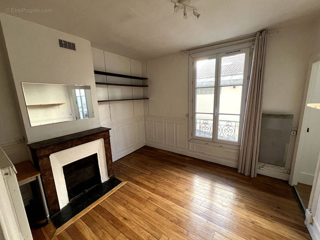 Appartement à PARIS-14E