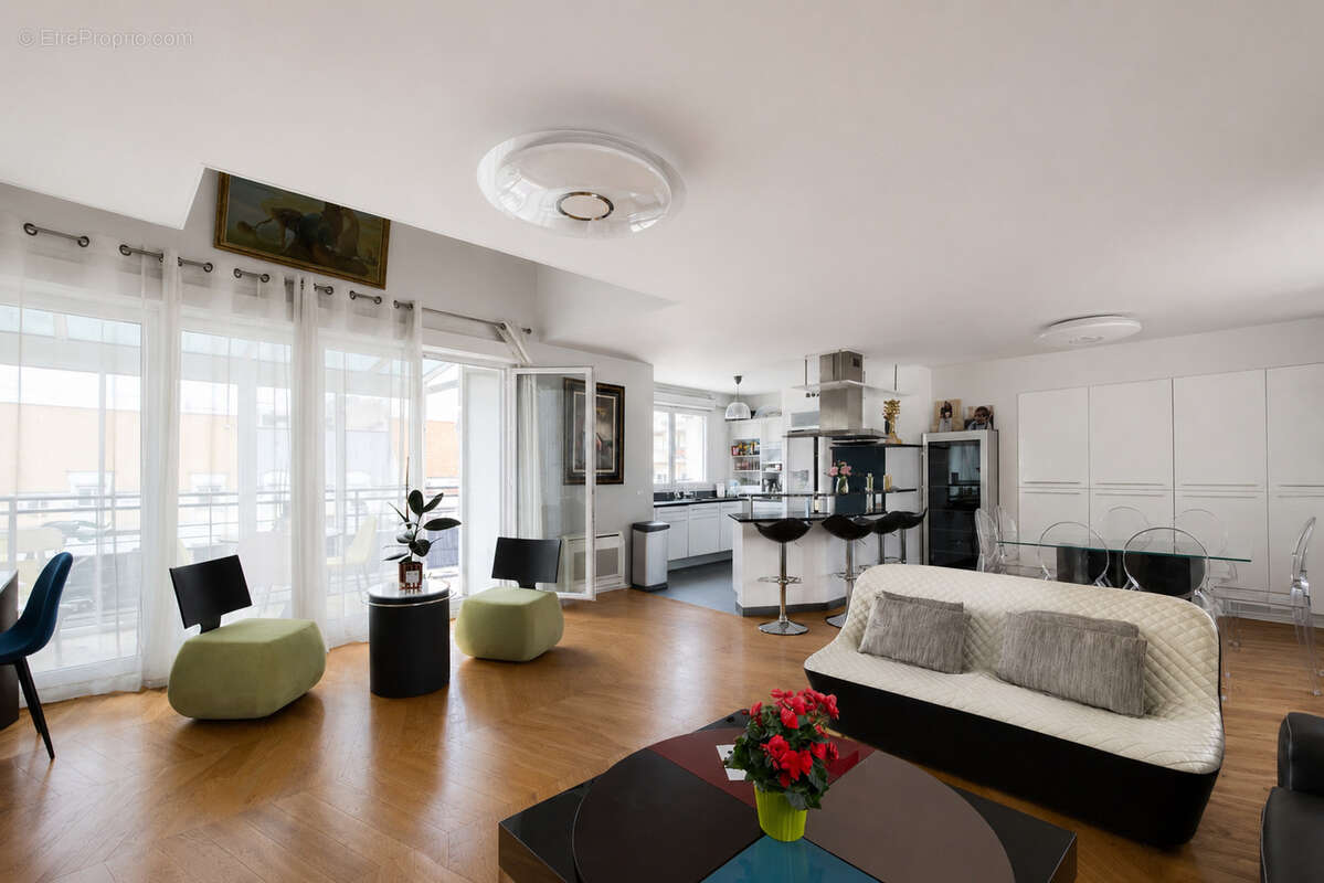 Appartement à COURBEVOIE