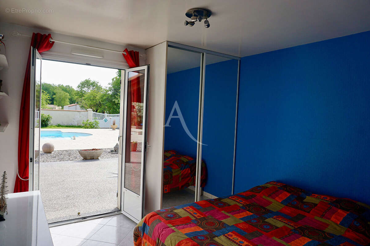 Propriété familiale avec piscine et dépendances - FONTCOUVERTE - photo 8