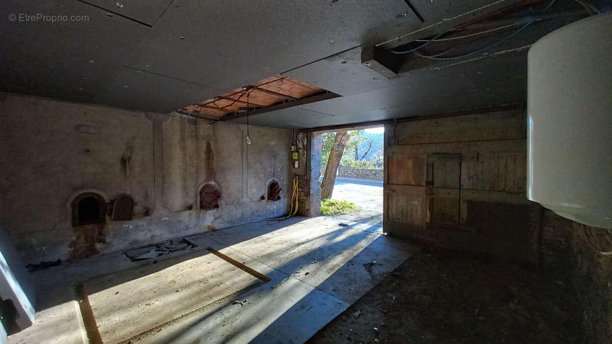 Maison à COLOMBIERES-SUR-ORB