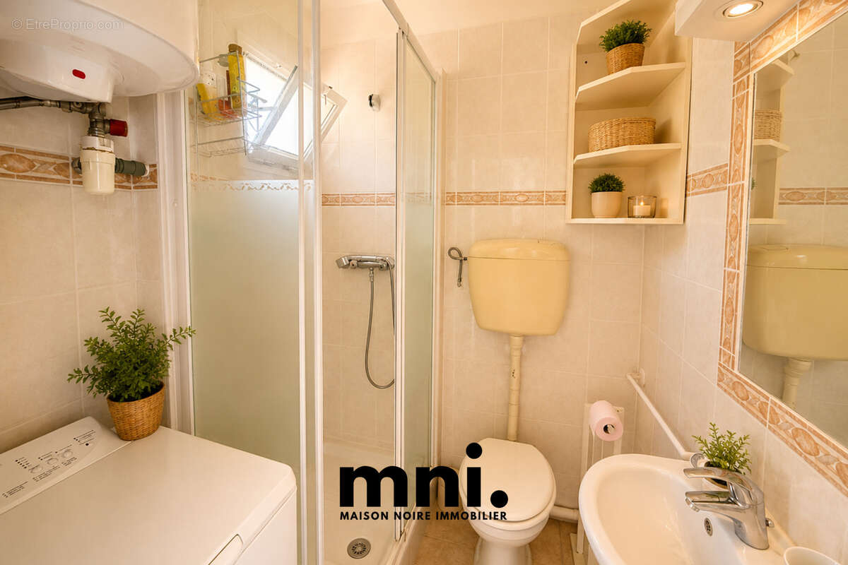 Appartement T2 dernier étage   Centre-ville de Sanary-sur-Mer - photo 3