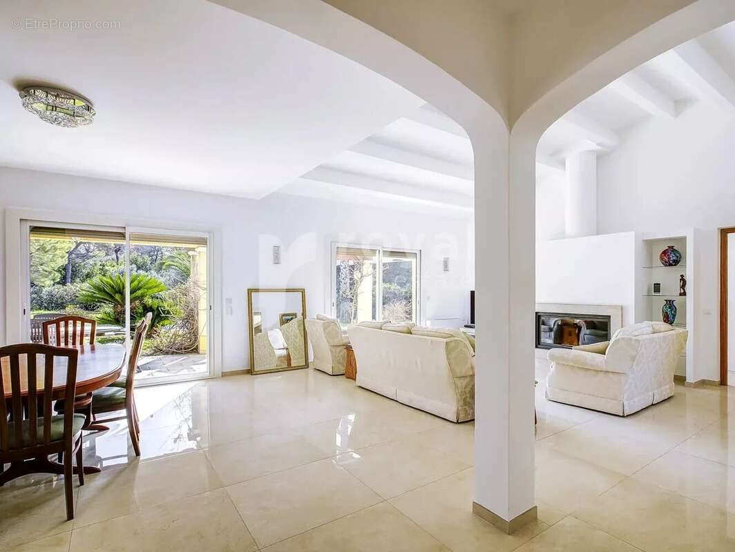 Maison à MOUGINS