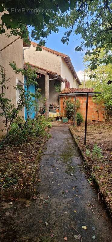 Maison de caractère avec grande grange/garage et plus de 1600m2 de terrain attenant - photo 29