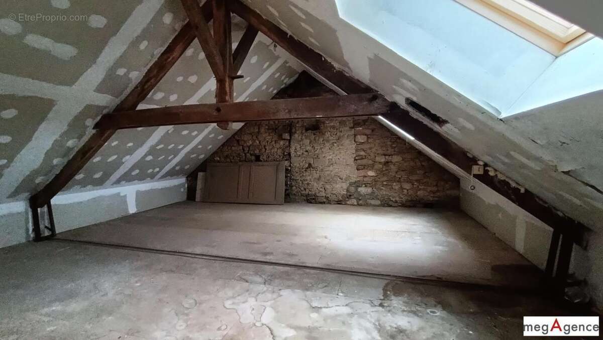 Maison à SAINT-CALAIS-DU-DESERT