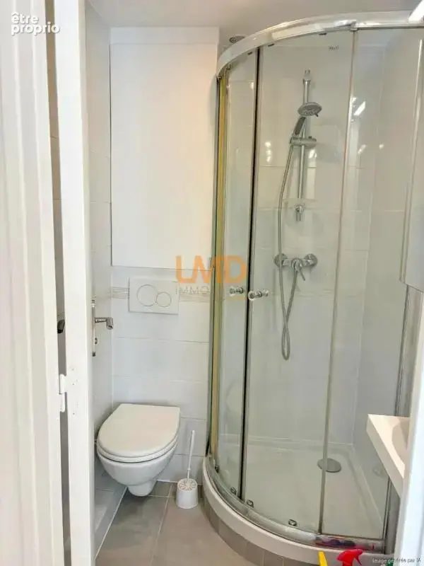 Paris 10e – Studio rénové au dernier étage - photo 9