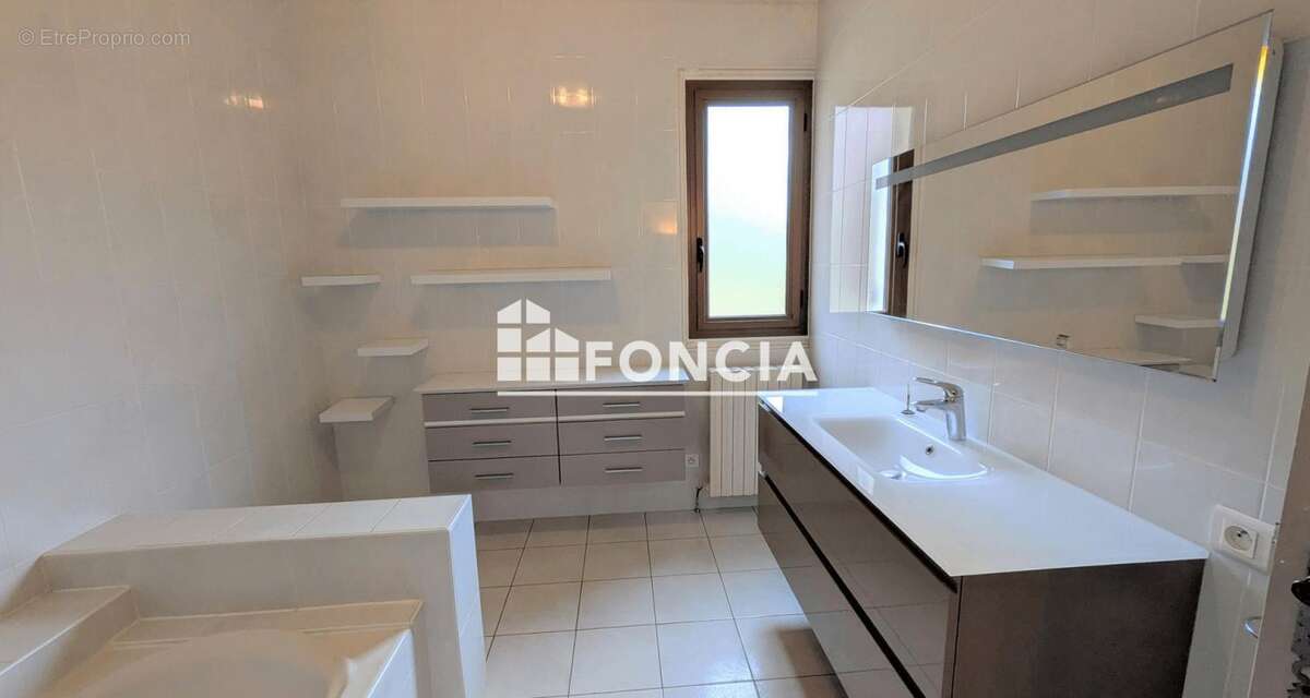 Maison à ANTONNE-ET-TRIGONANT