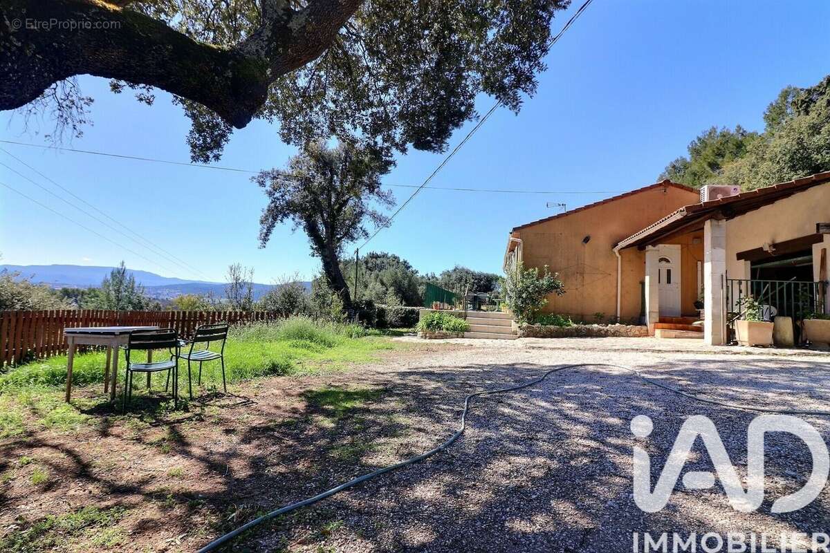 Photo 3 - Maison à SEILLONS-SOURCE-D'ARGENS